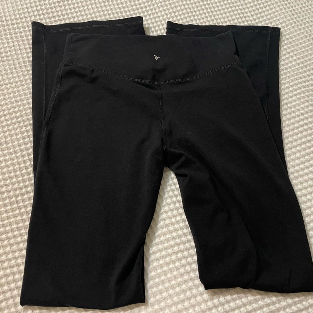 Old Navy Active High-Rise Flare Leggings - Black - Picture 3 of 5